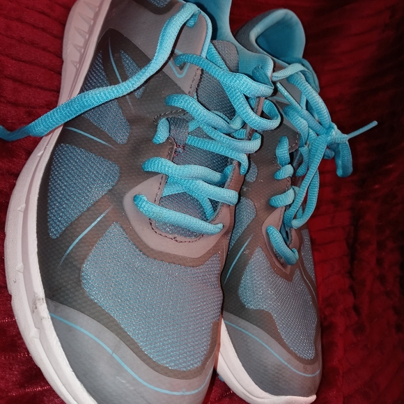 Shoes - Picture 5 of 15